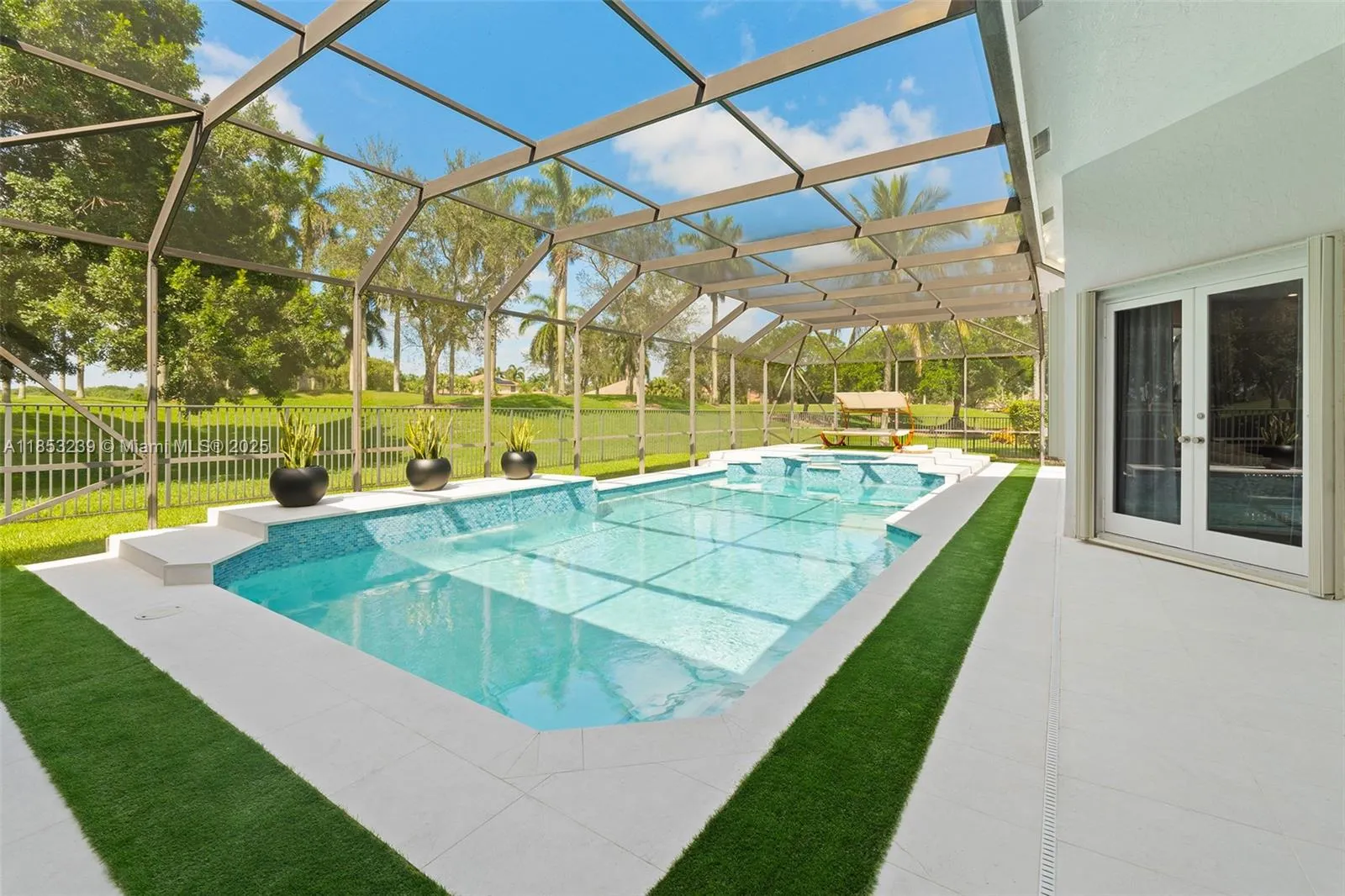 2438 Poinciana Ct