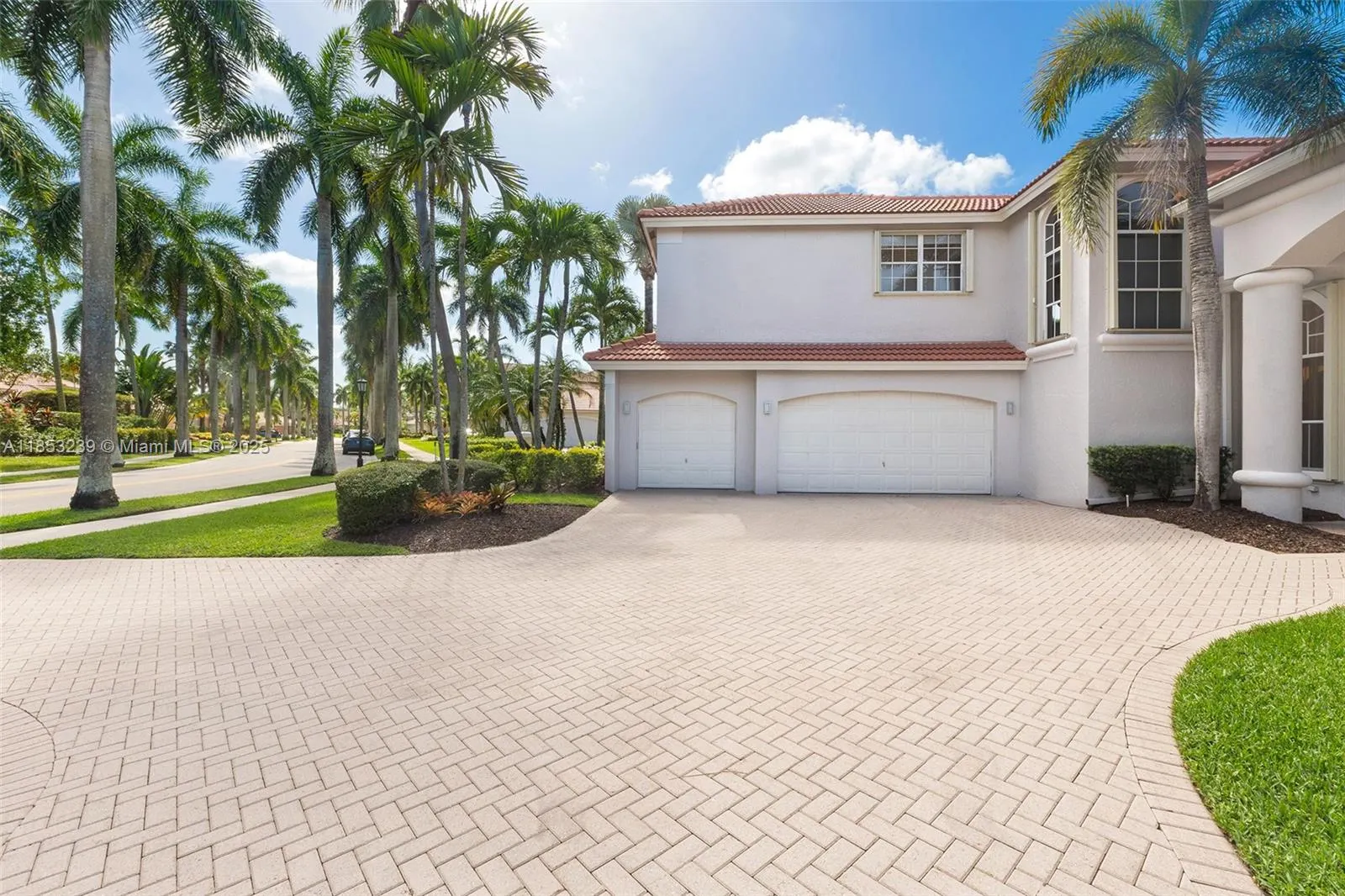 2438 Poinciana Ct
