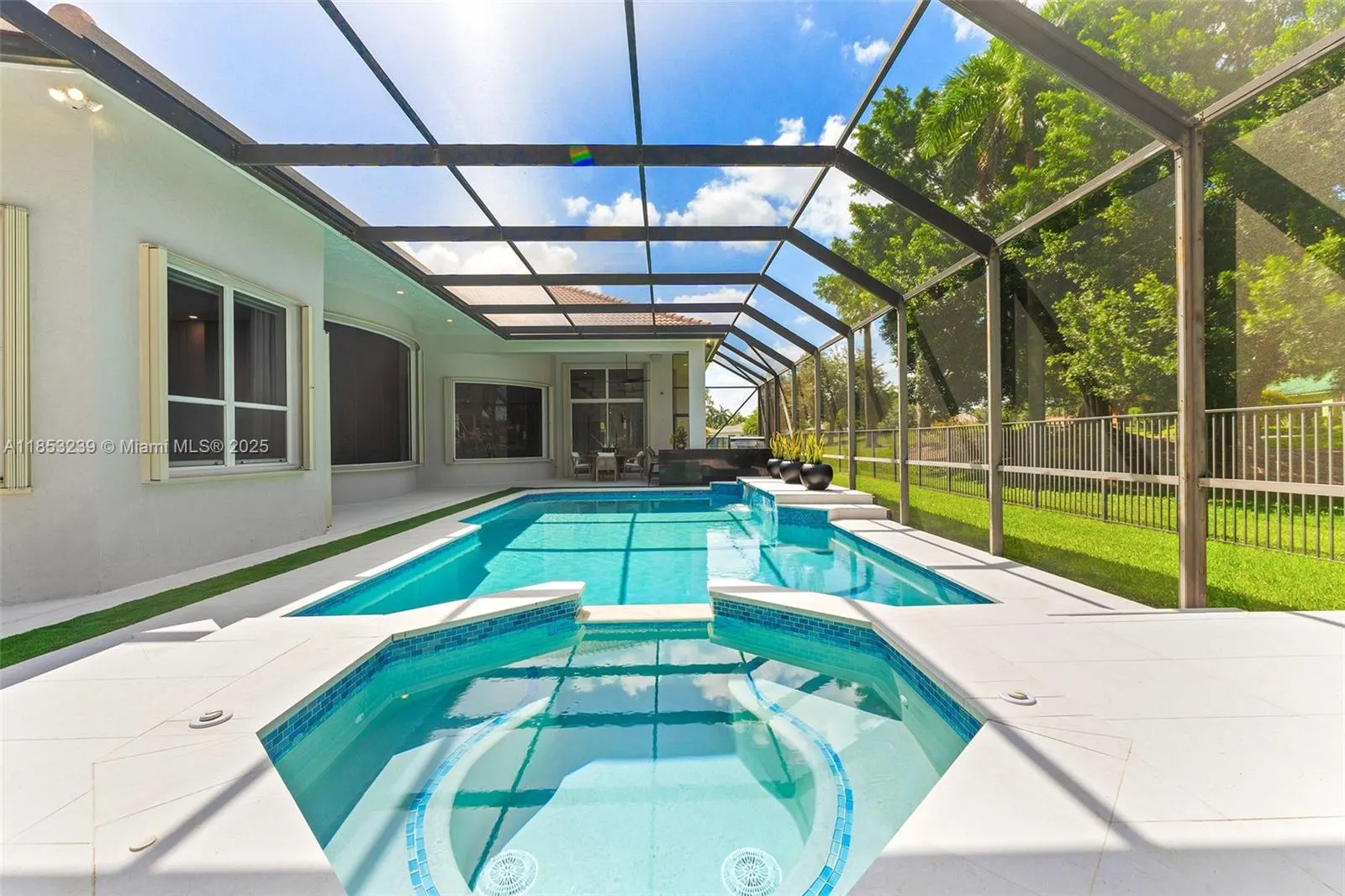 2438 Poinciana Ct