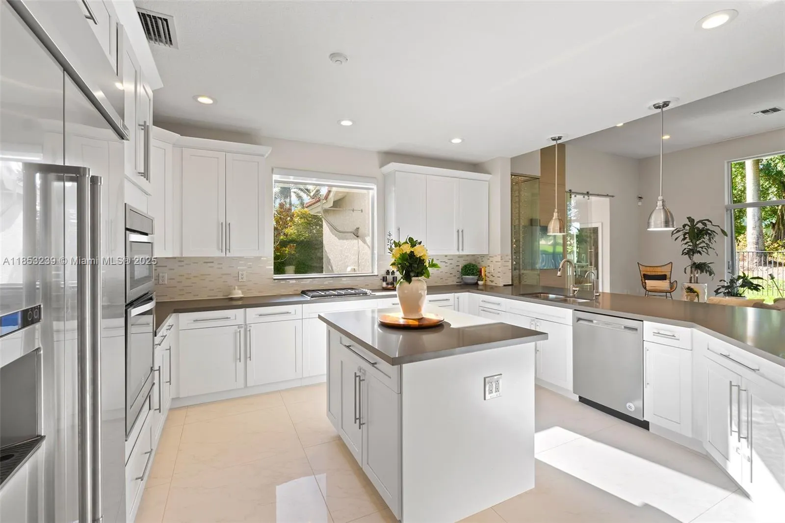 2438 Poinciana Ct