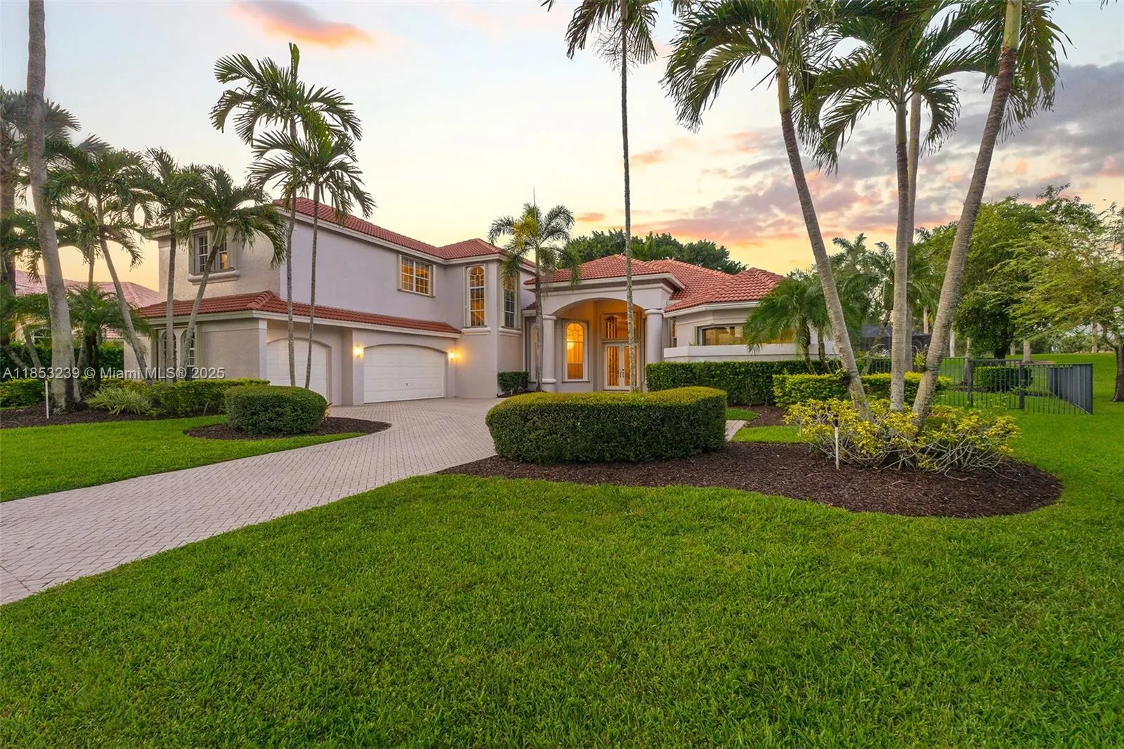 2438 Poinciana Ct