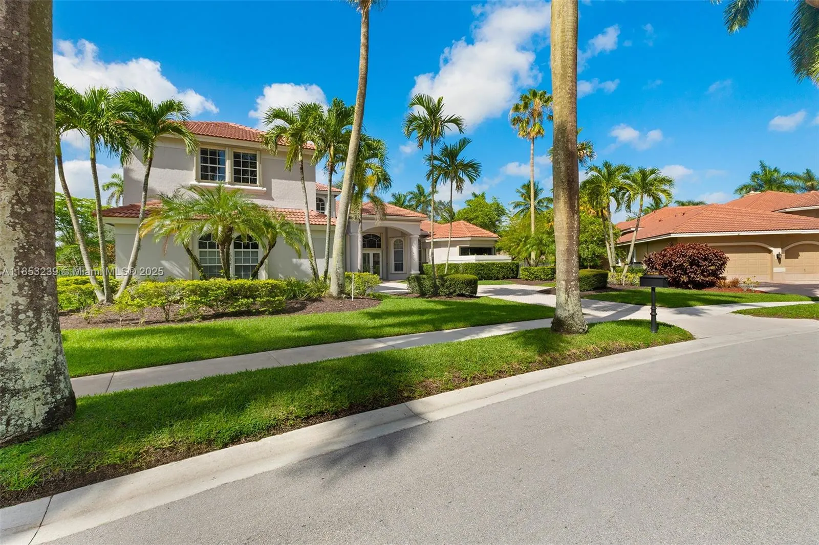 2438 Poinciana Ct