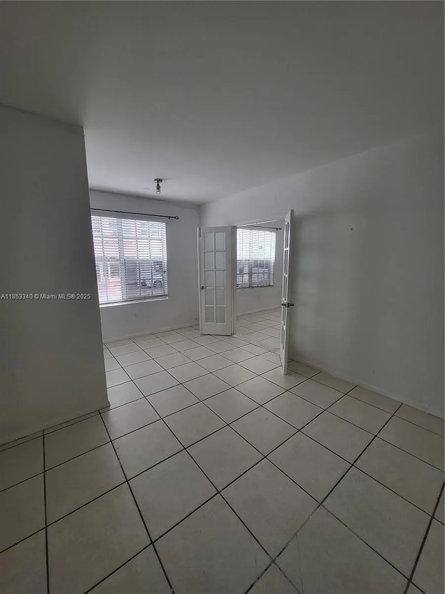 605 Euclid Ave, #106
