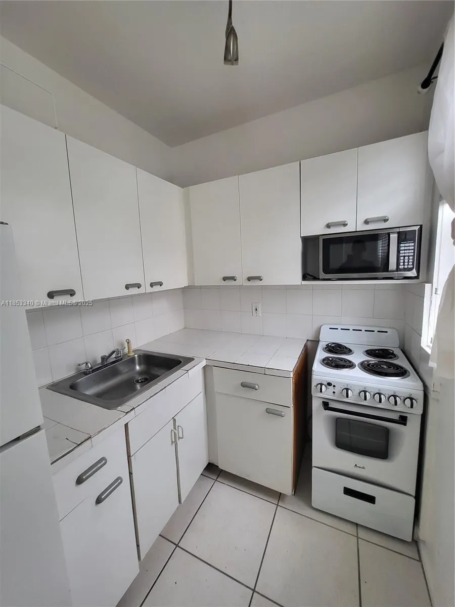 605 Euclid Ave, #106