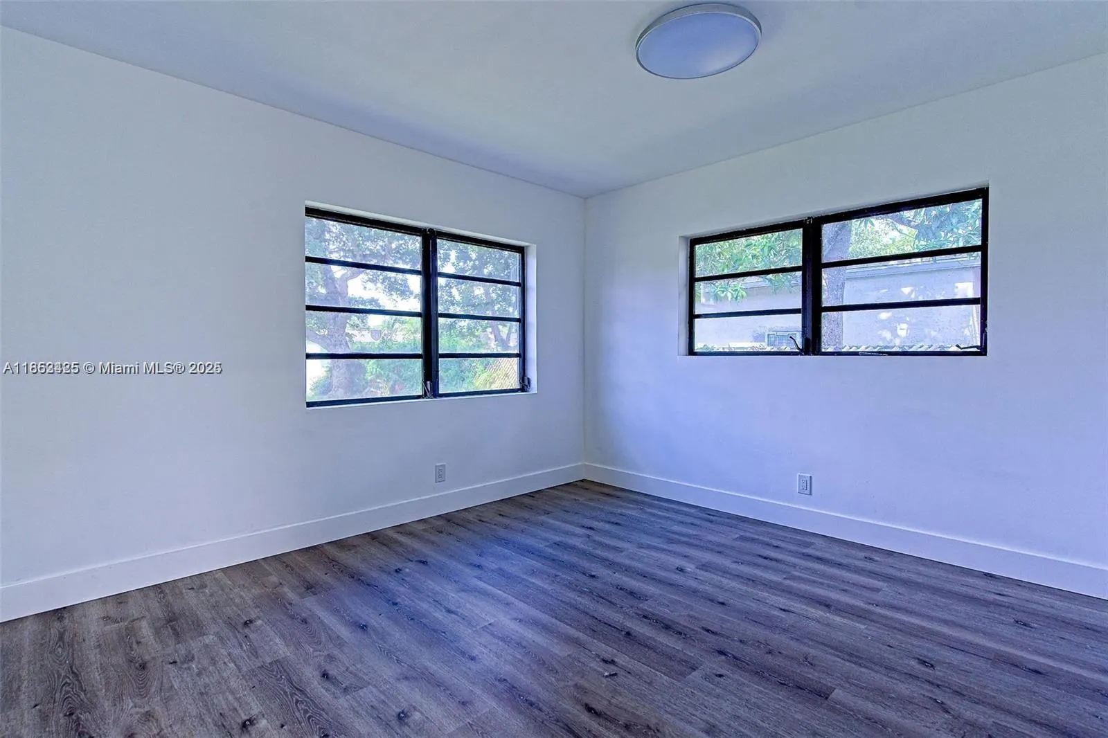 372 W Dayton Cir