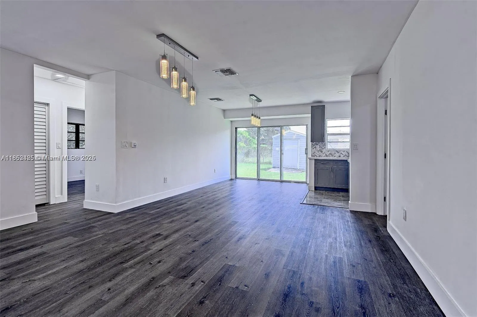 372 W Dayton Cir