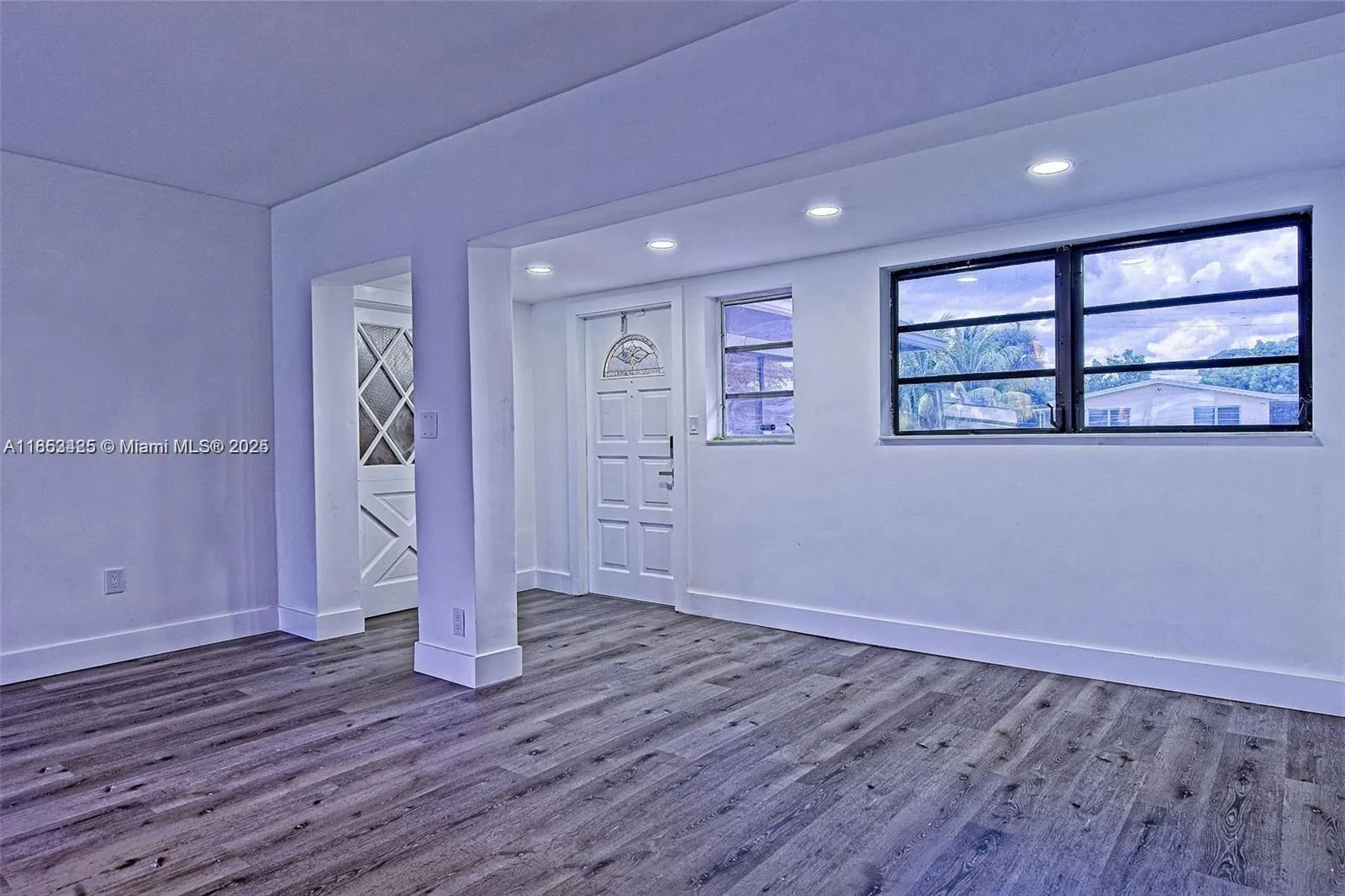 372 W Dayton Cir