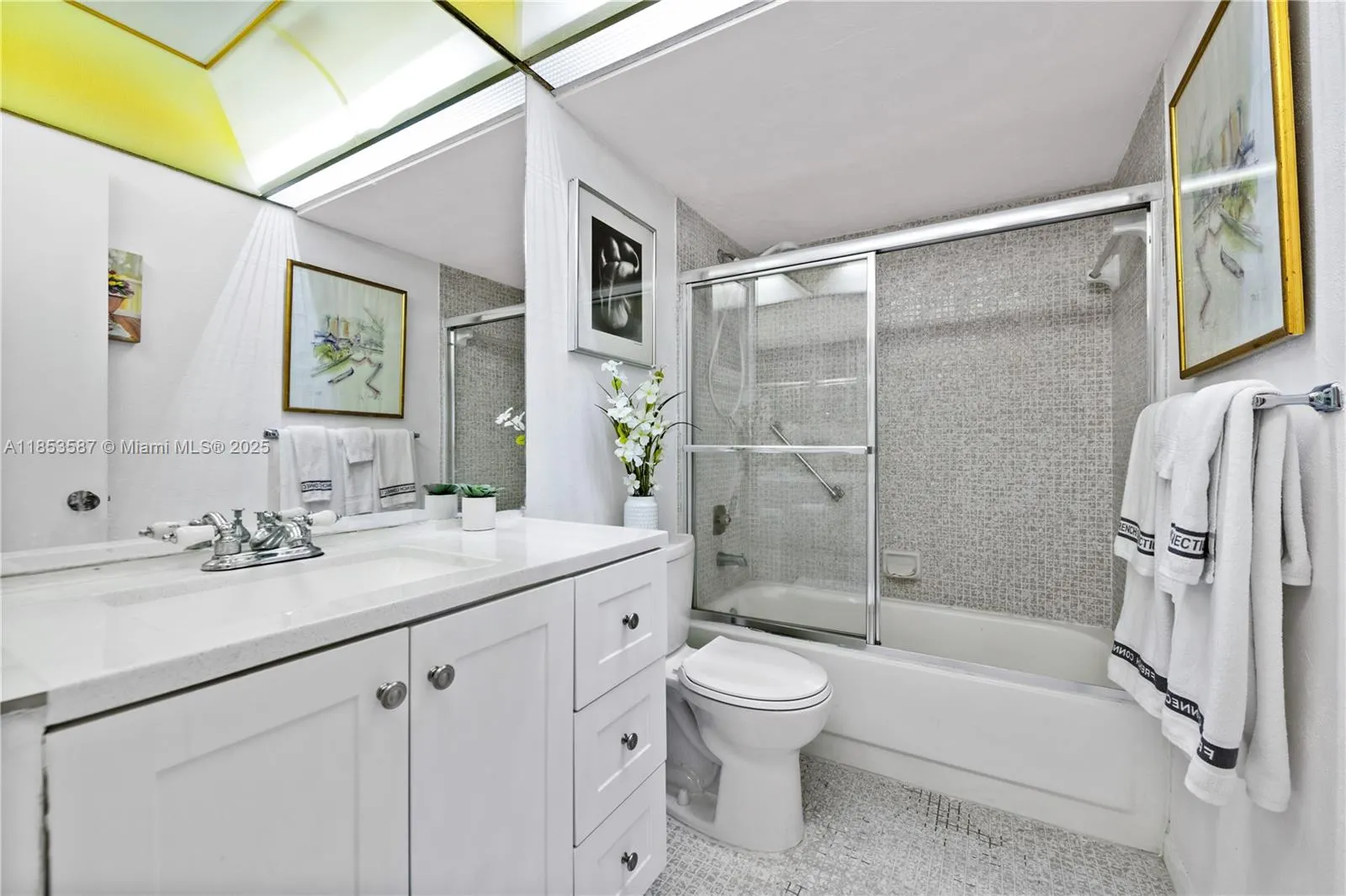 9461 Sunrise Lakes Blvd, #207
