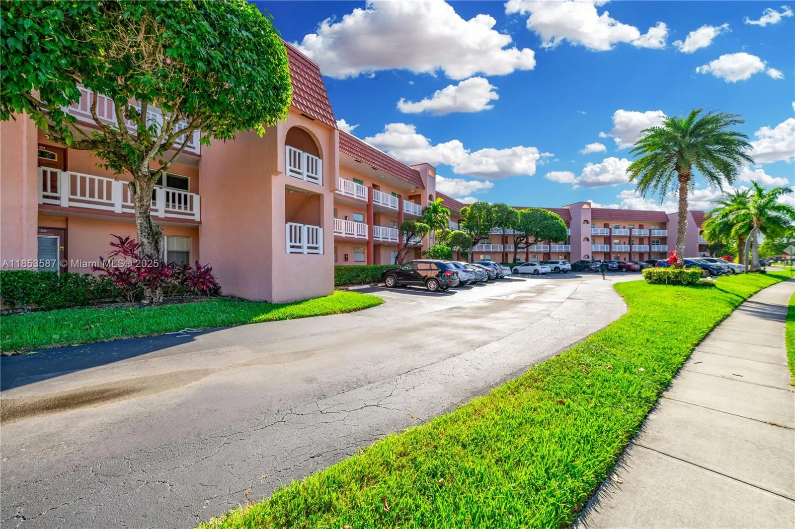 9461 Sunrise Lakes Blvd, #207
