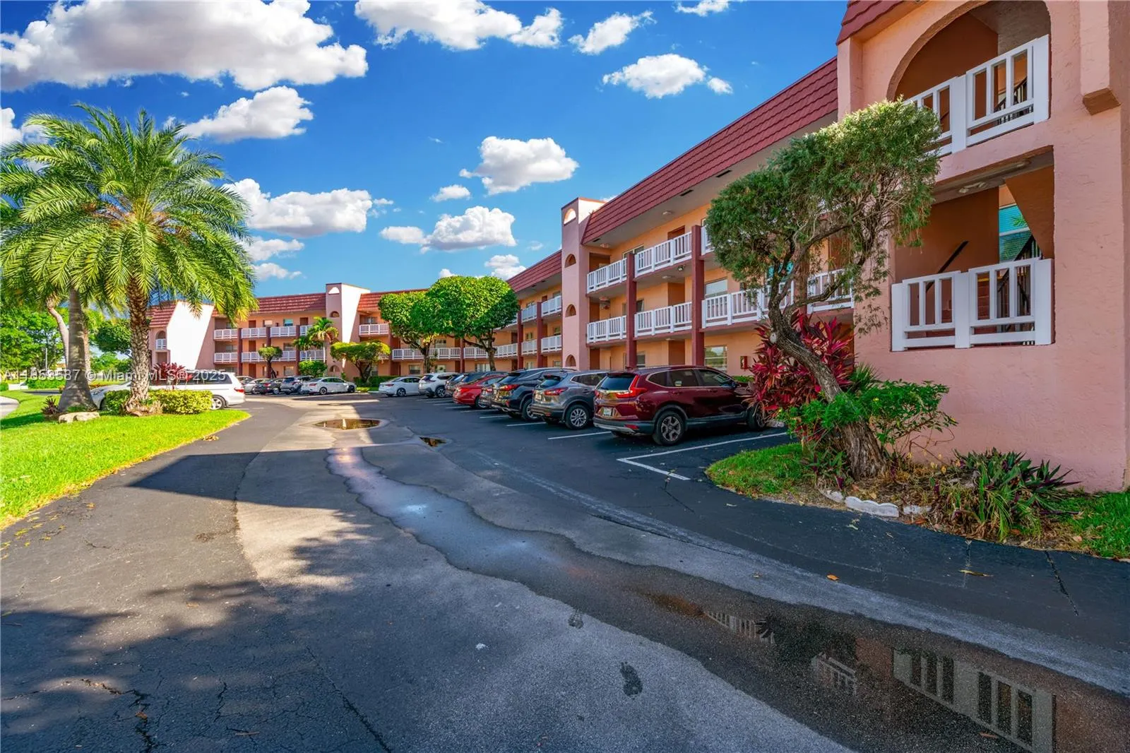 9461 Sunrise Lakes Blvd, #207