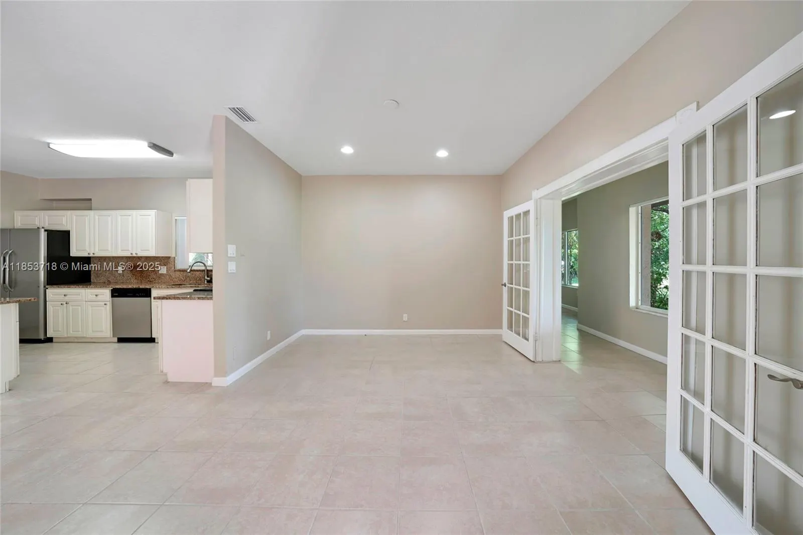 8049 Buttonwood Cir