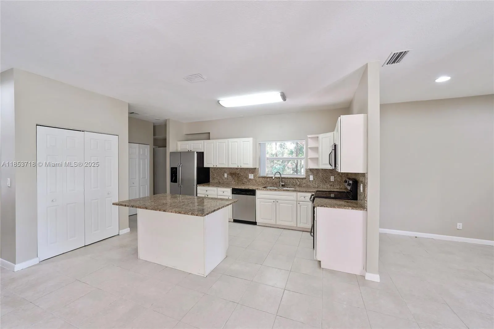 8049 Buttonwood Cir