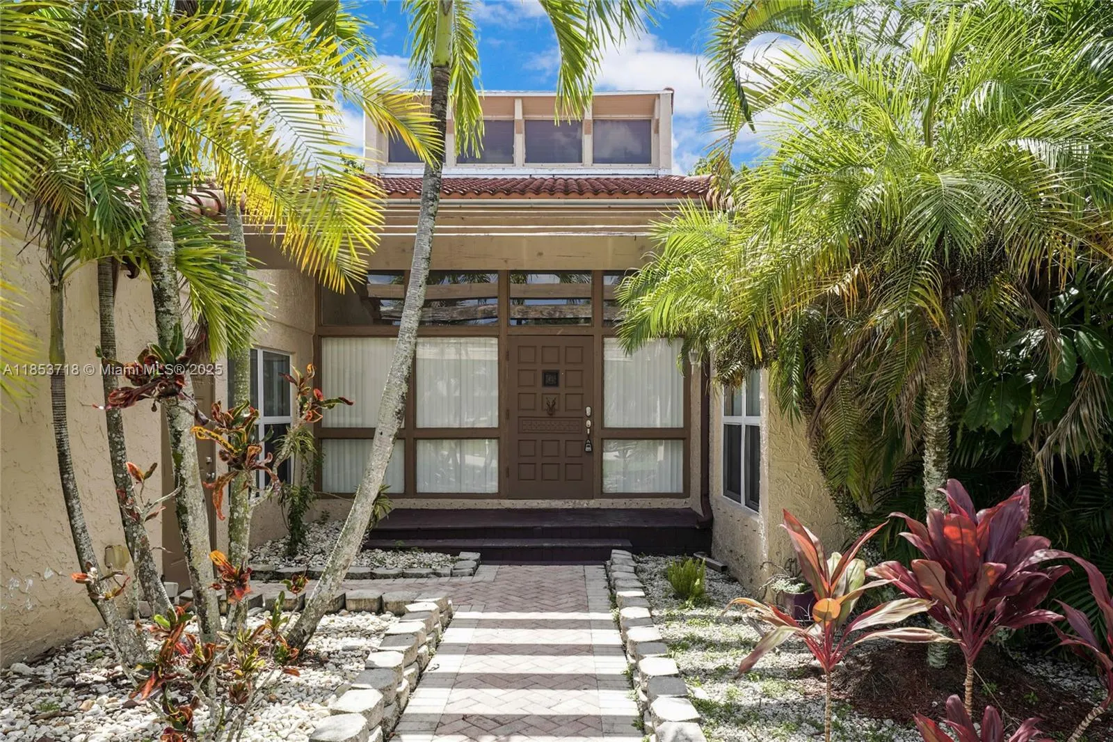 8049 Buttonwood Cir