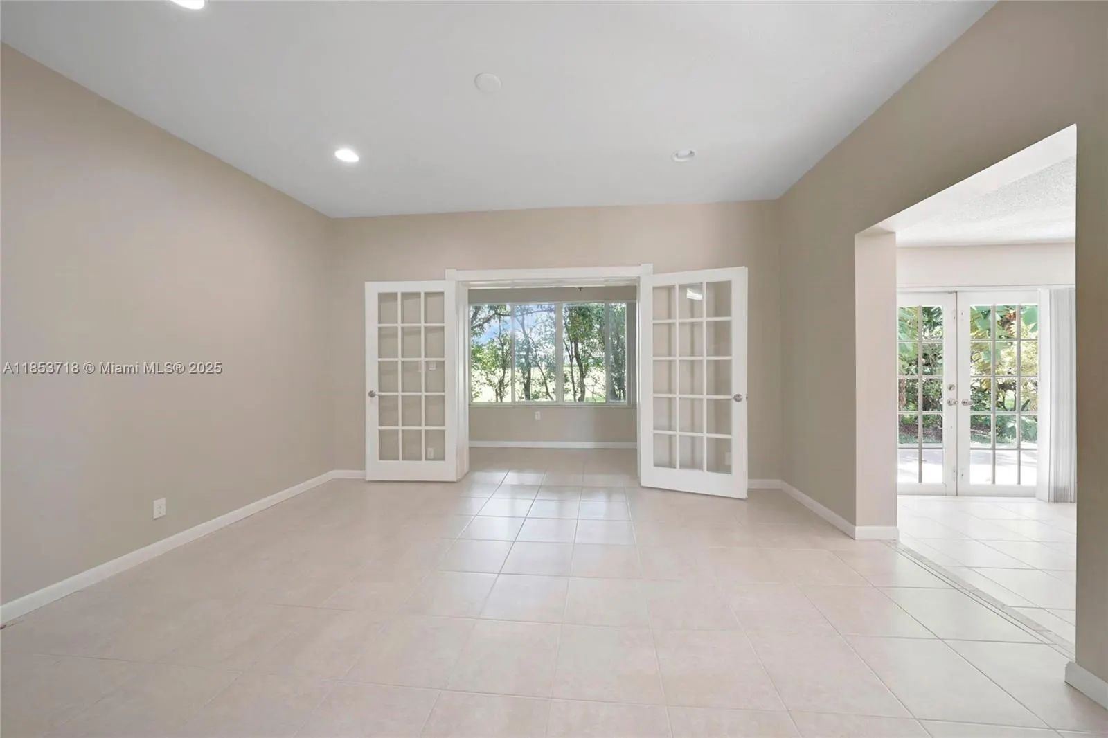 8049 Buttonwood Cir