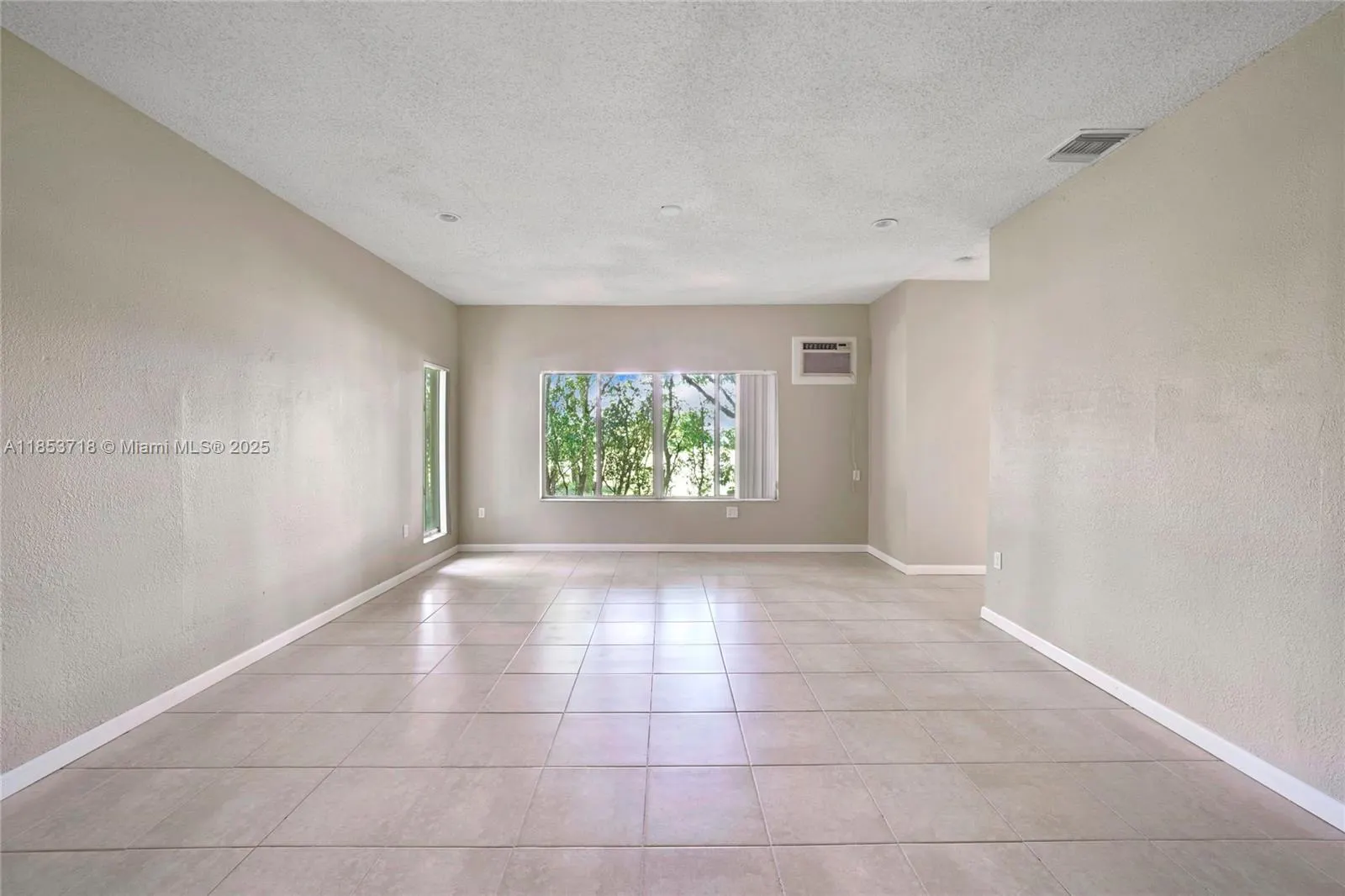 8049 Buttonwood Cir
