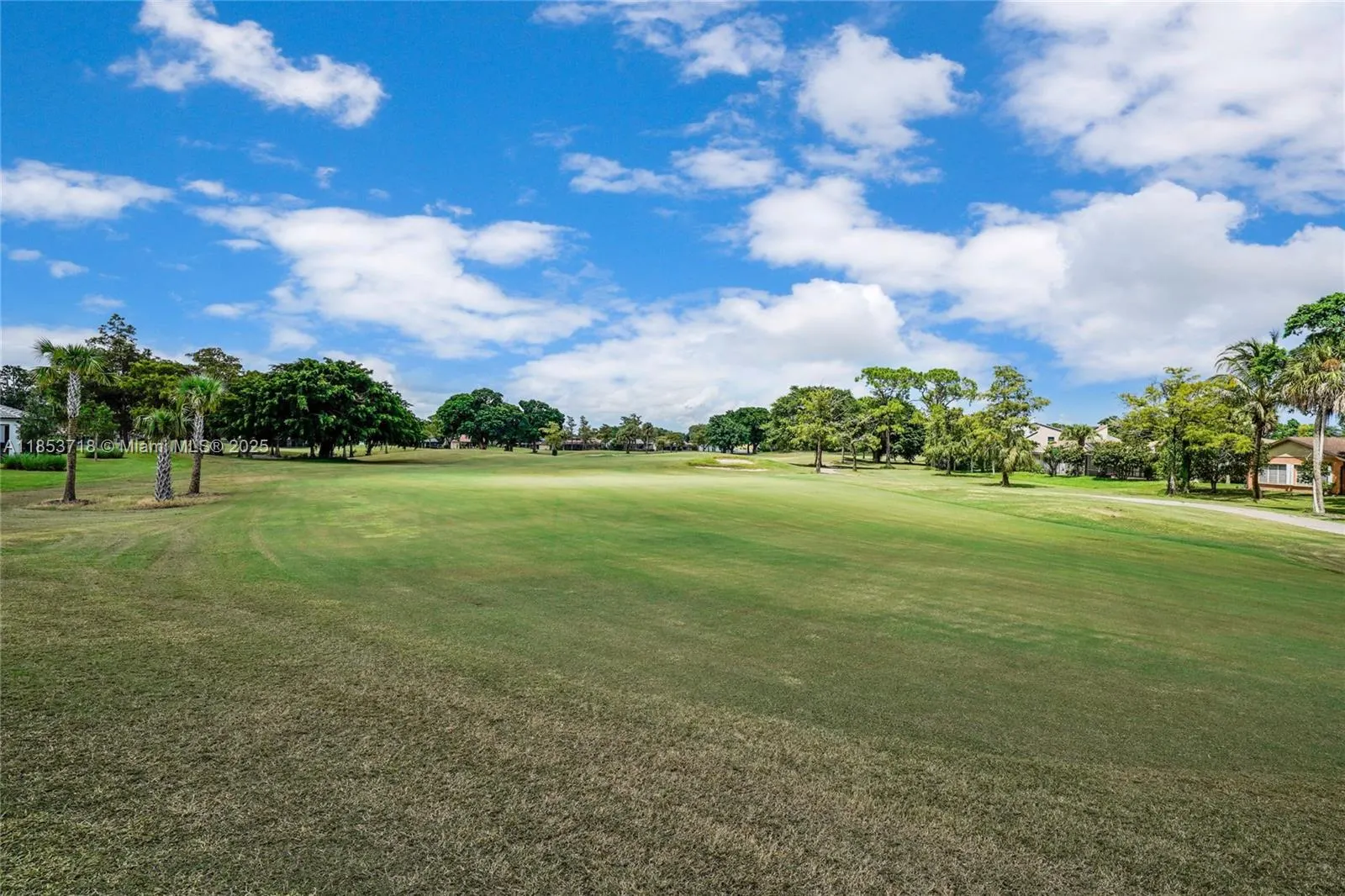 8049 Buttonwood Cir