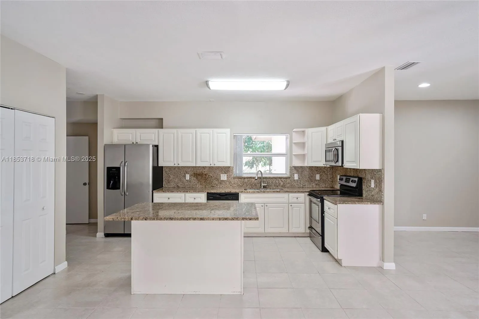 8049 Buttonwood Cir