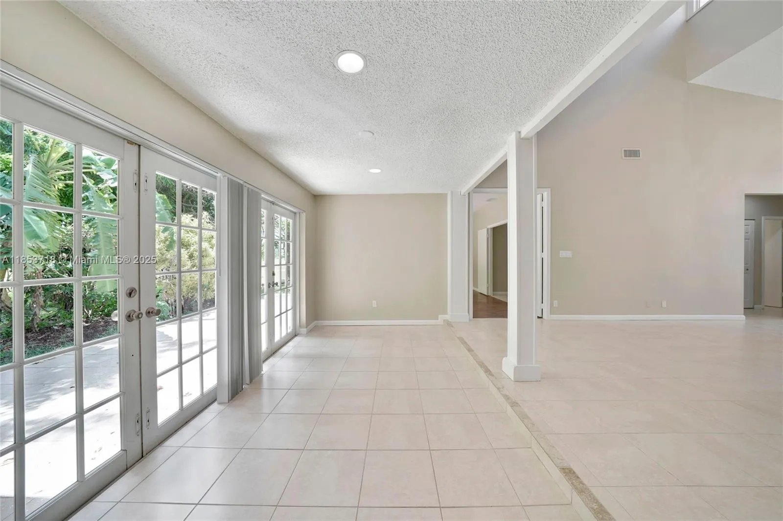 8049 Buttonwood Cir