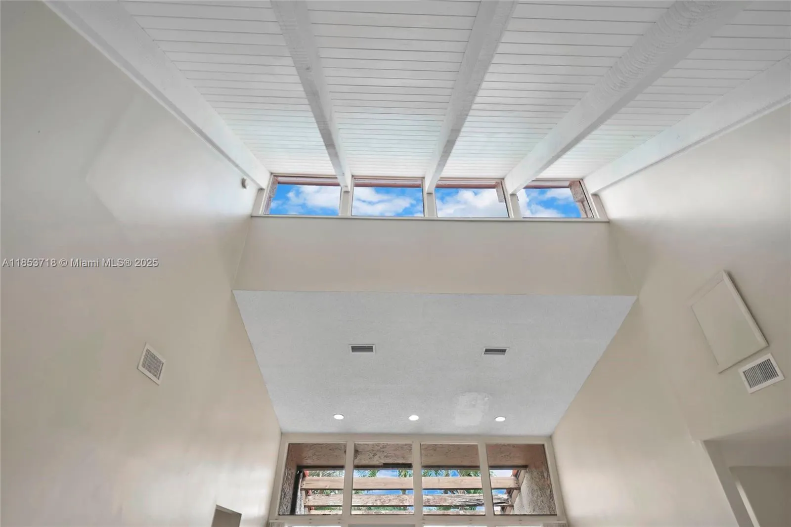 8049 Buttonwood Cir