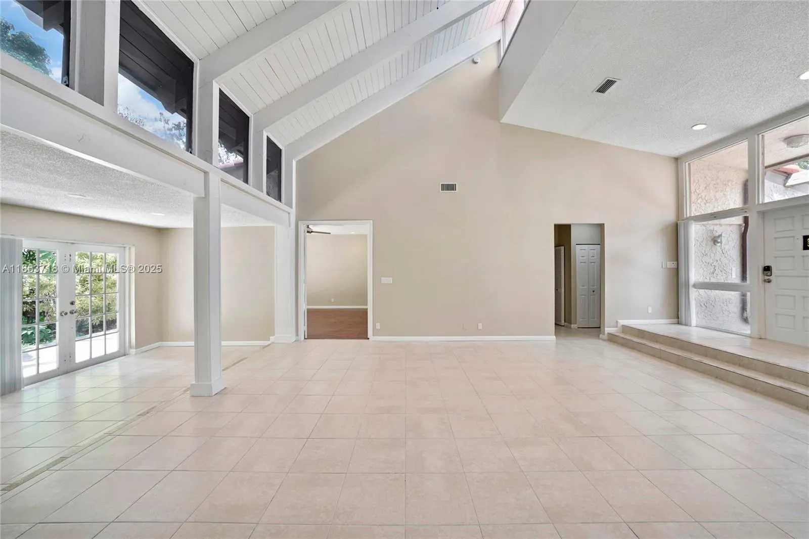 8049 Buttonwood Cir