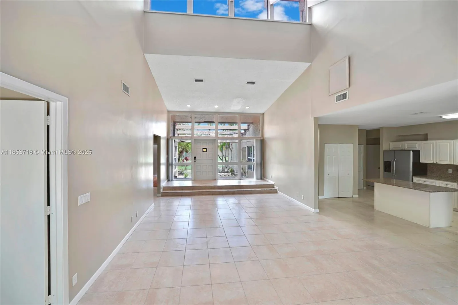 8049 Buttonwood Cir