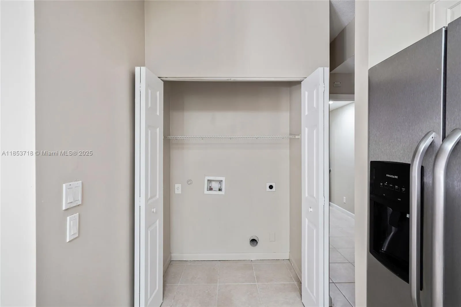 8049 Buttonwood Cir