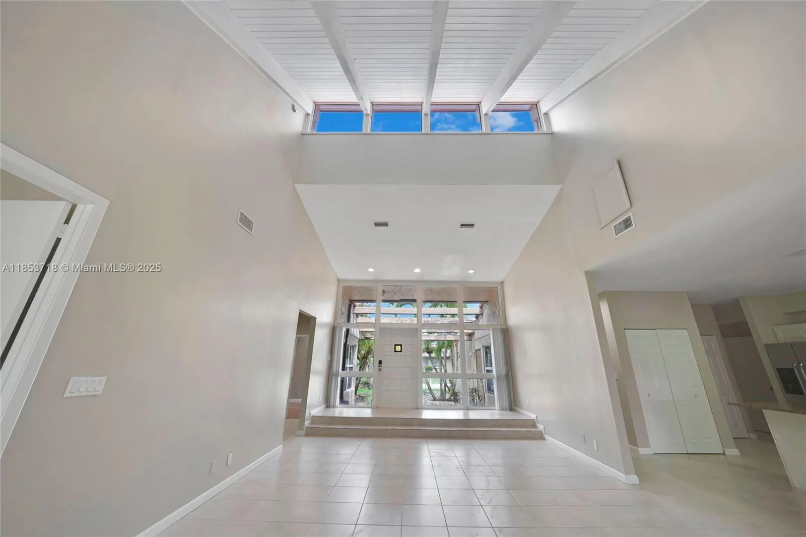 8049 Buttonwood Cir