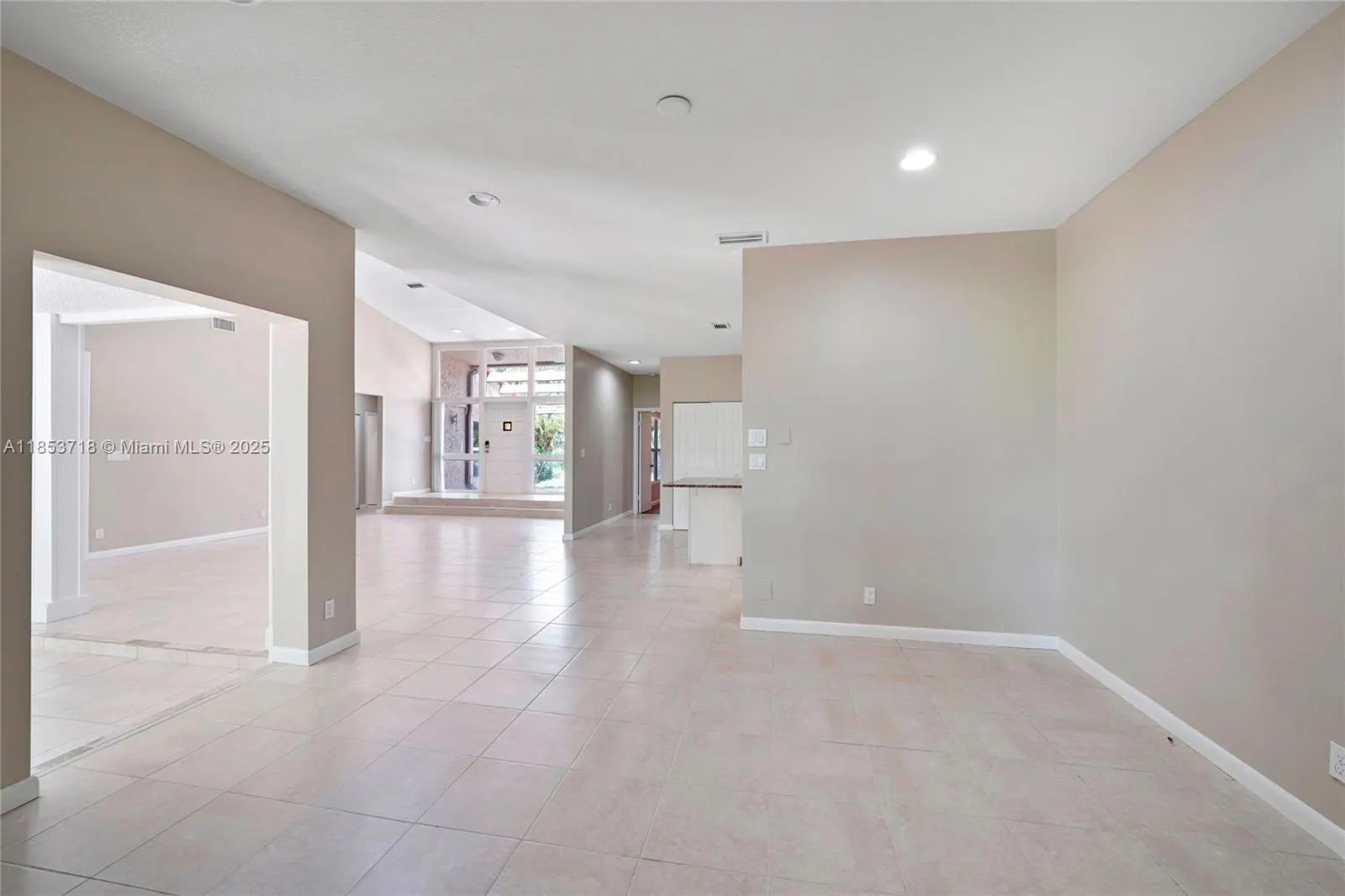 8049 Buttonwood Cir