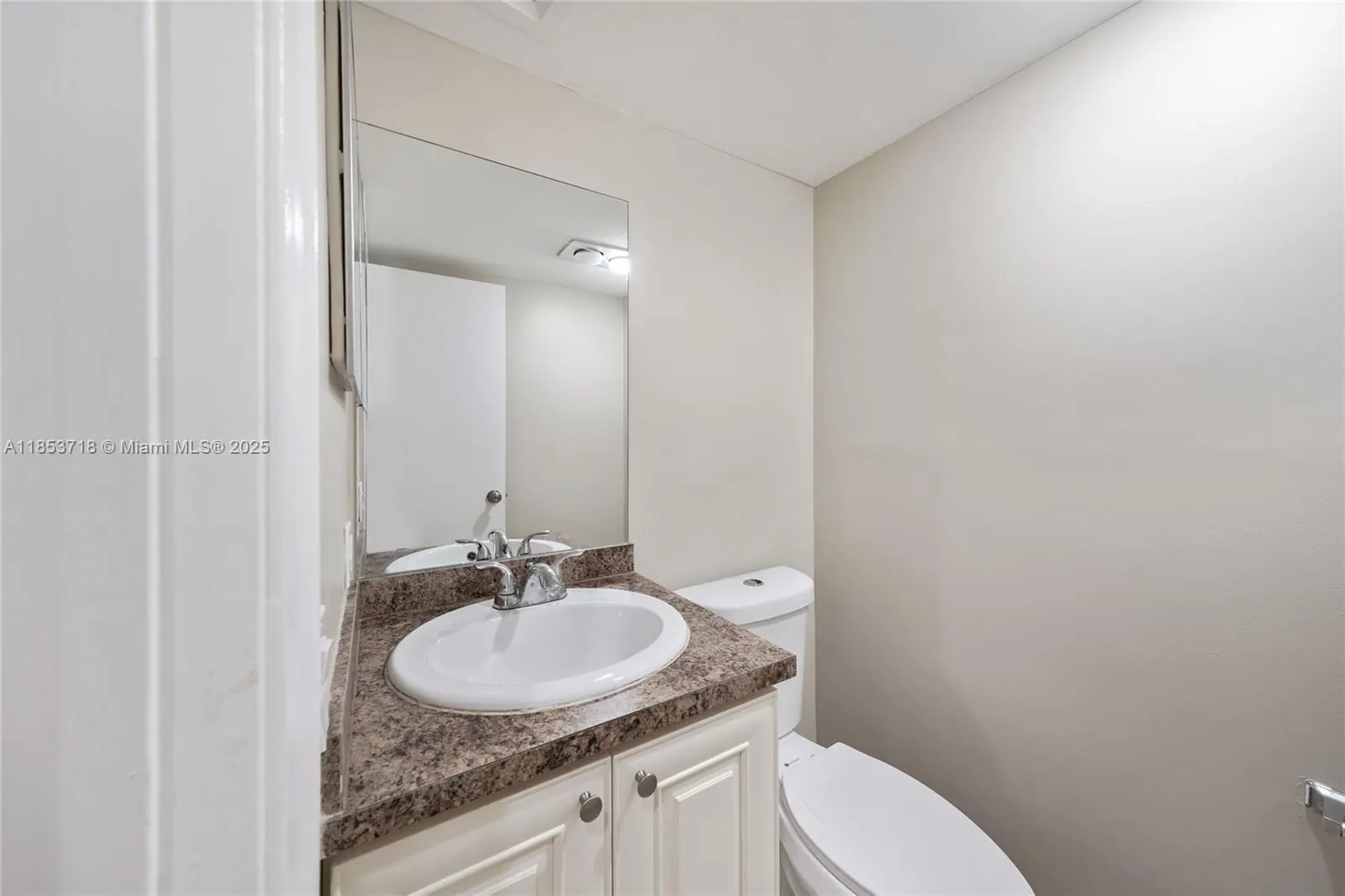 8049 Buttonwood Cir