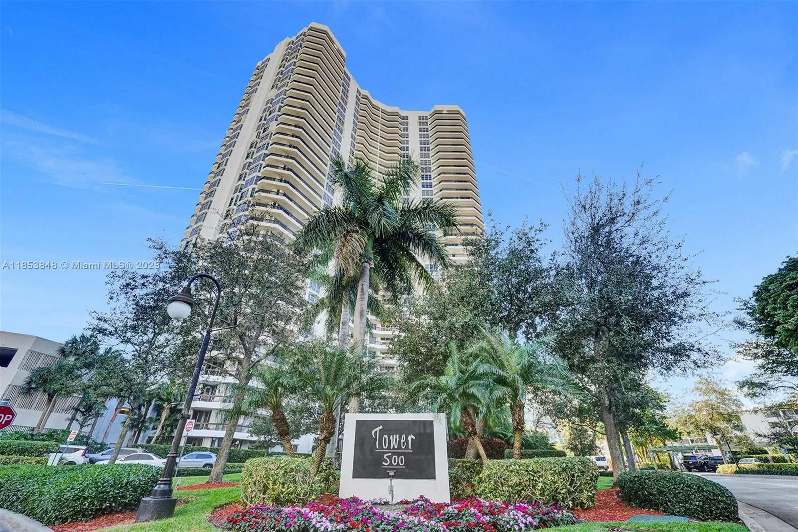 3530 Mystic Pointe Dr, #2915