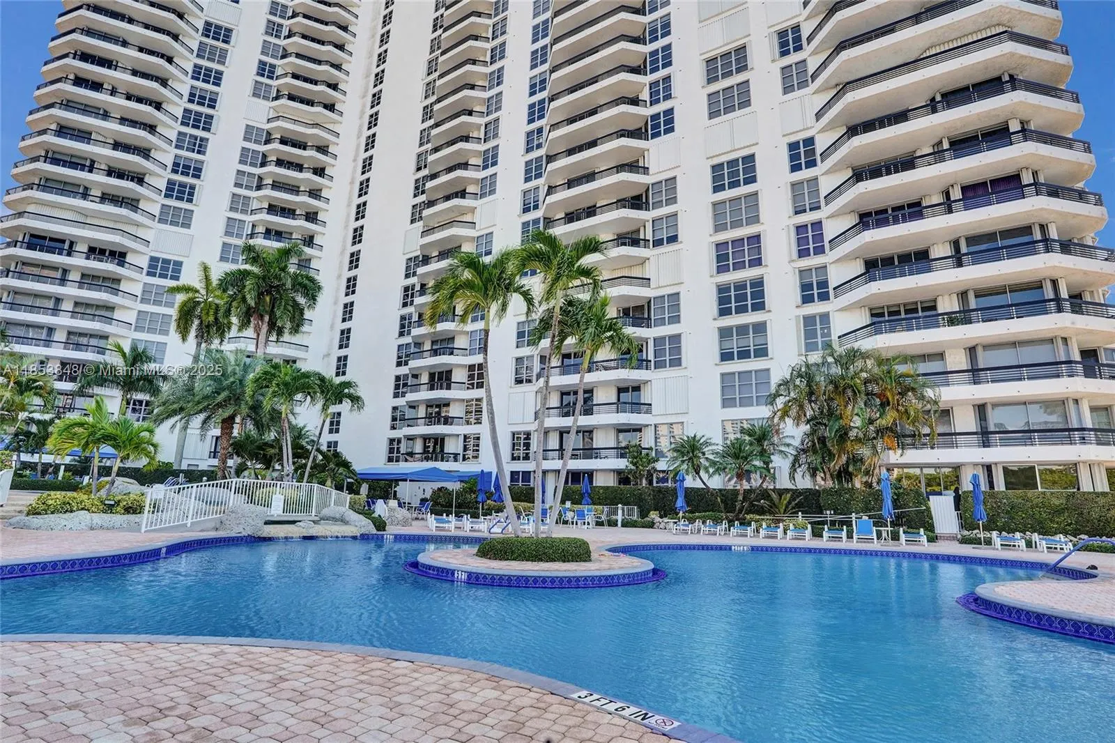 3530 Mystic Pointe Dr, #2915