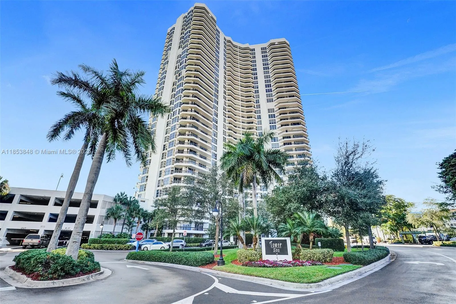 3530 Mystic Pointe Dr, #2915