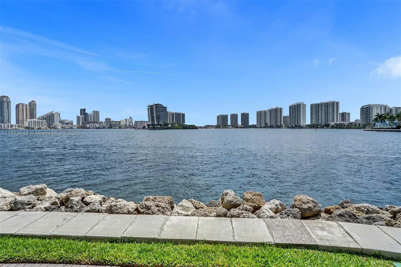 3530 Mystic Pointe Dr, #2915