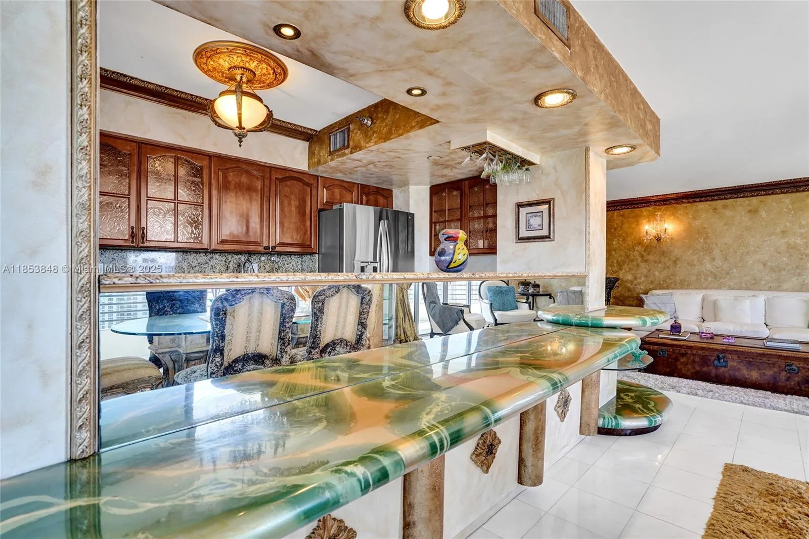 3530 Mystic Pointe Dr, #2915