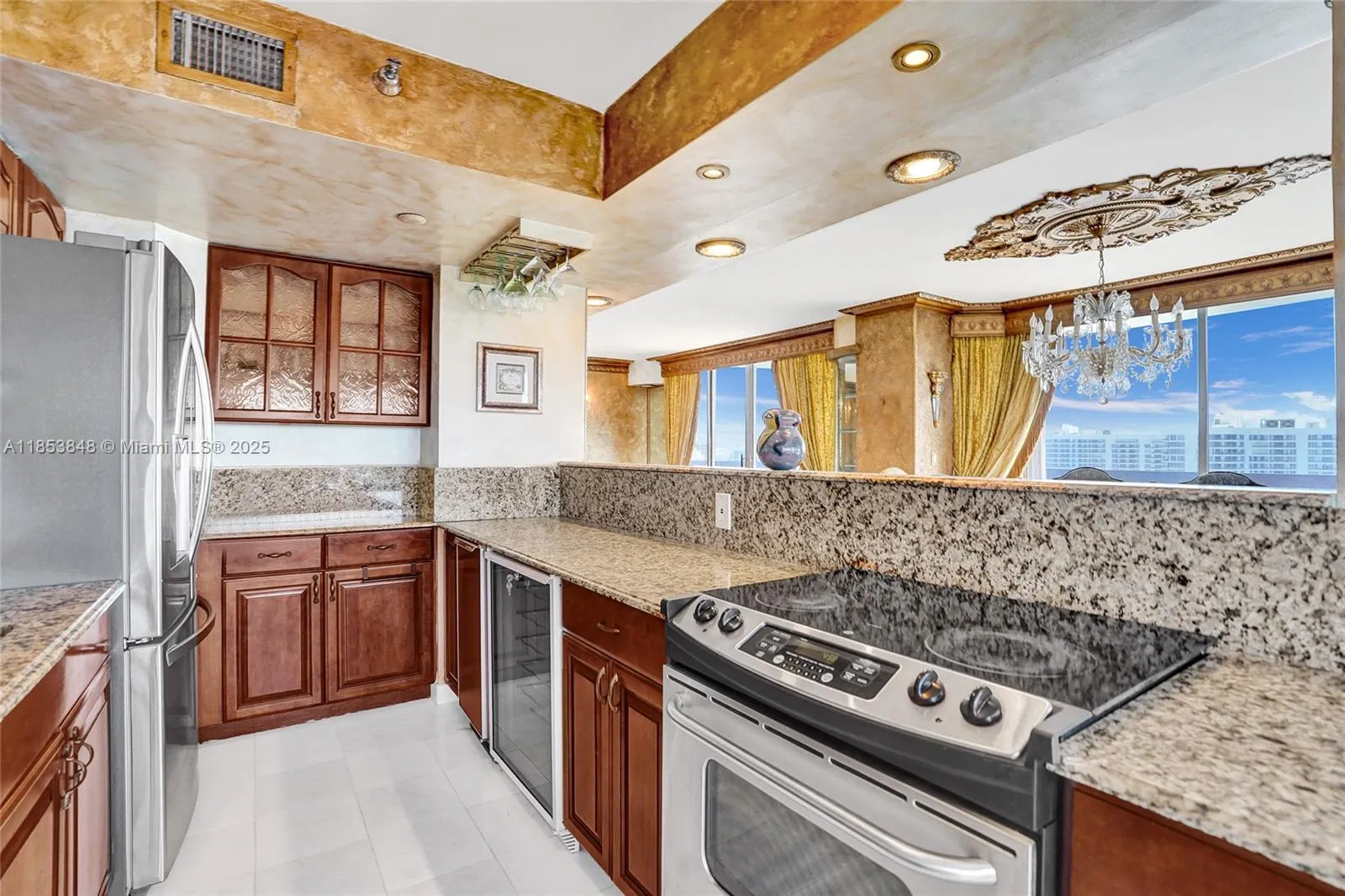 3530 Mystic Pointe Dr, #2915
