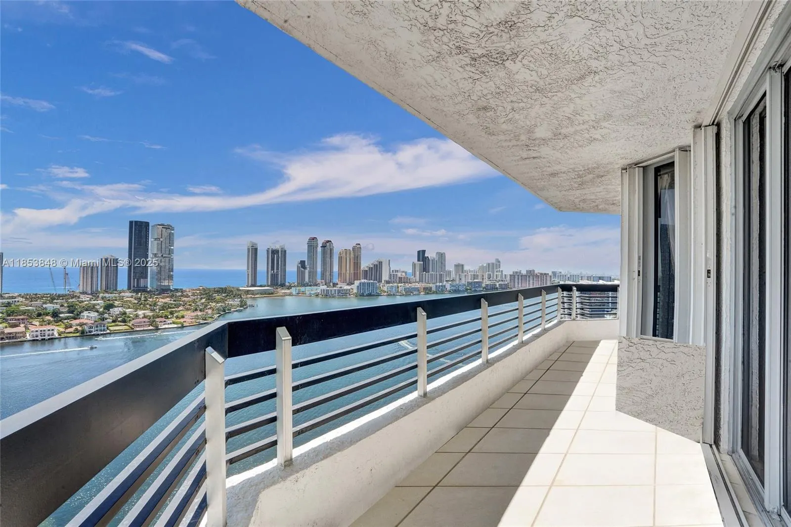 3530 Mystic Pointe Dr, #2915