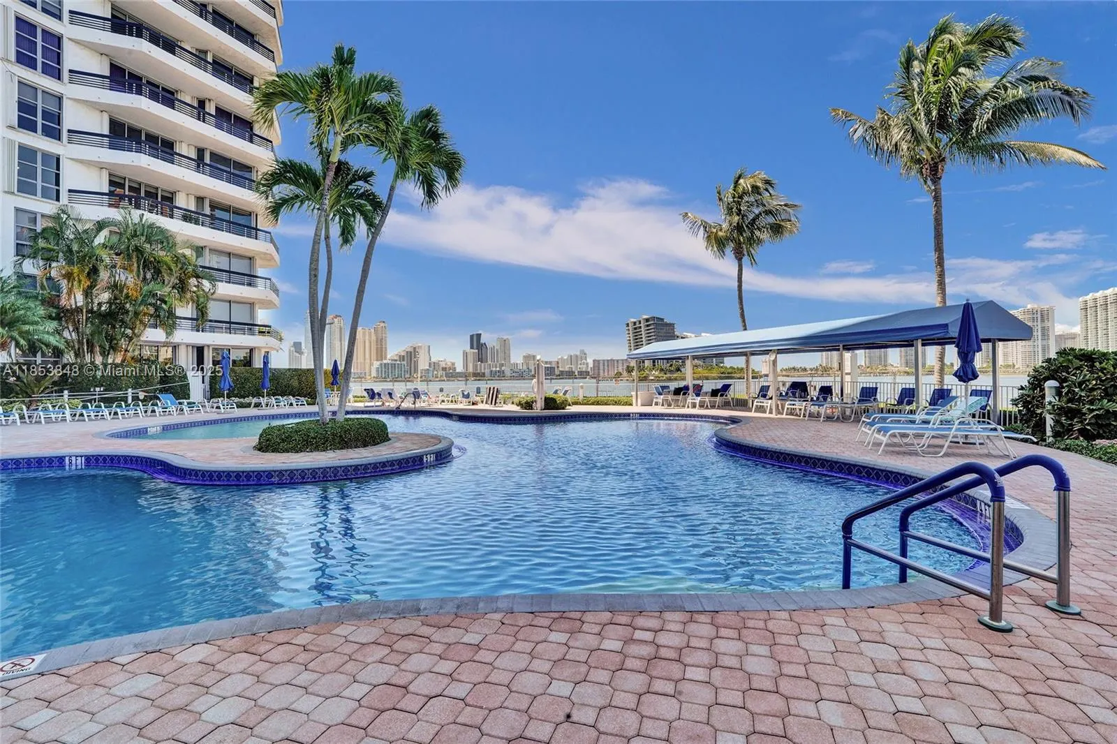 3530 Mystic Pointe Dr, #2915