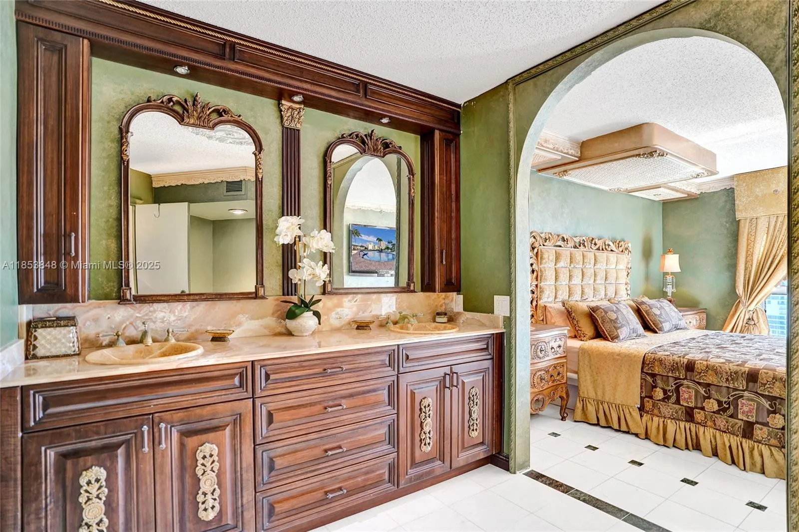 3530 Mystic Pointe Dr, #2915