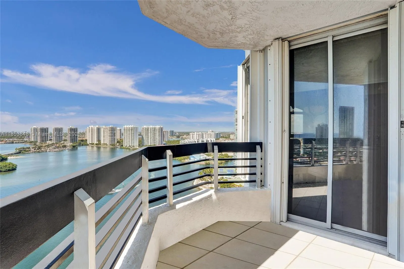 3530 Mystic Pointe Dr, #2915