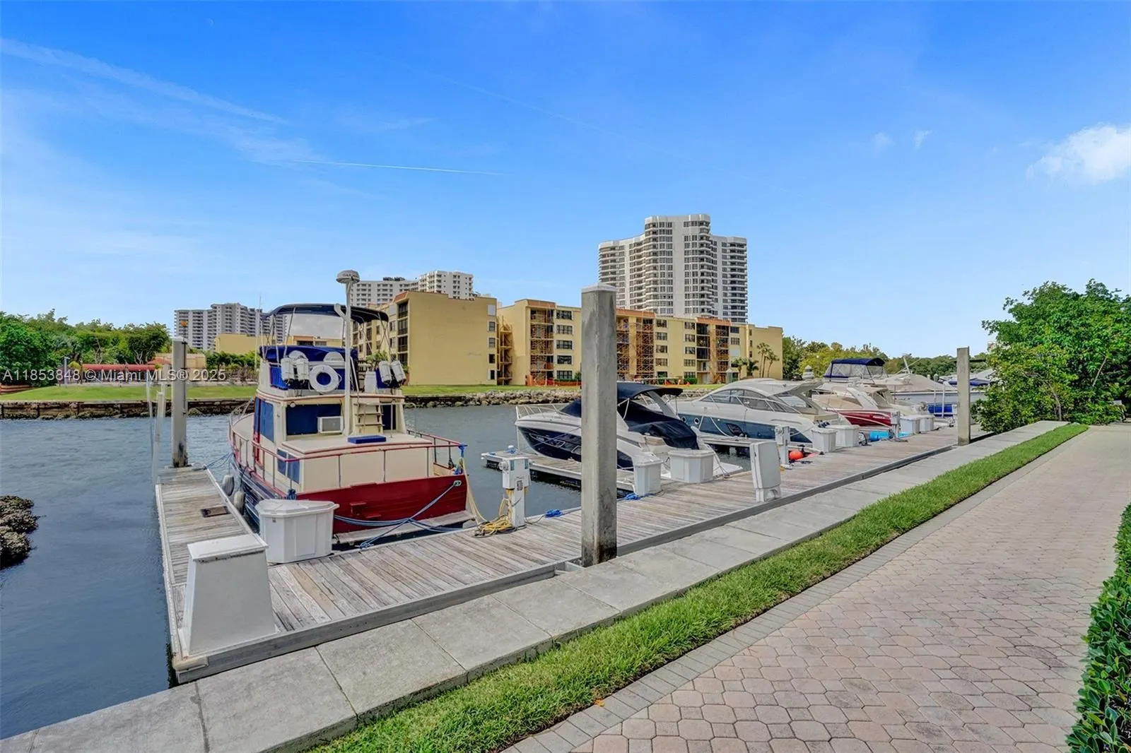 3530 Mystic Pointe Dr, #2915