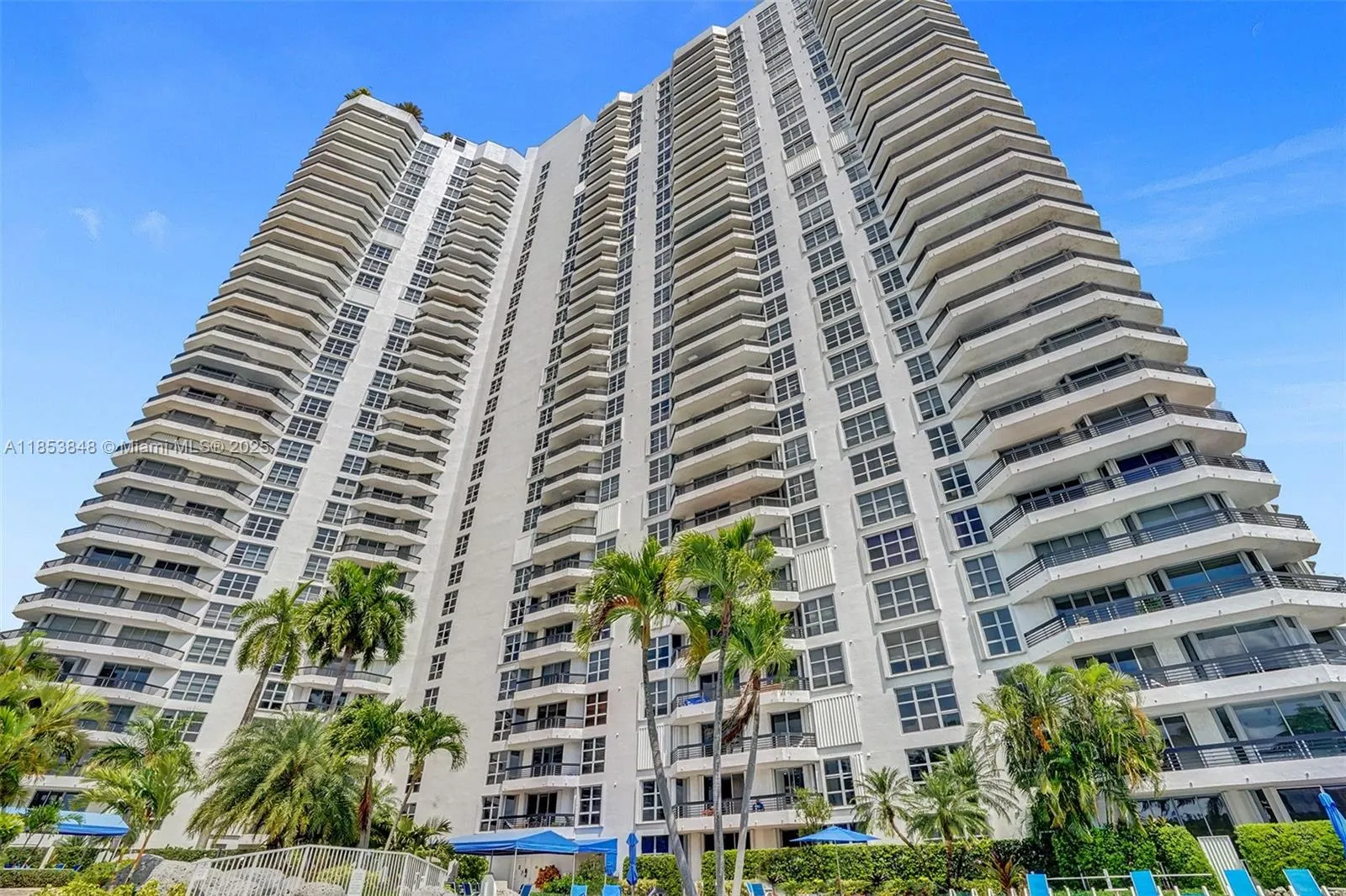 3530 Mystic Pointe Dr, #2915