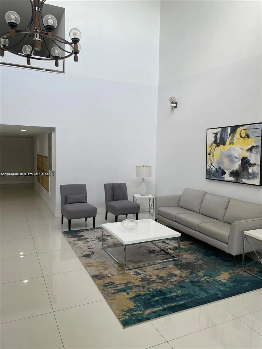 200 Lakeview Dr, #203