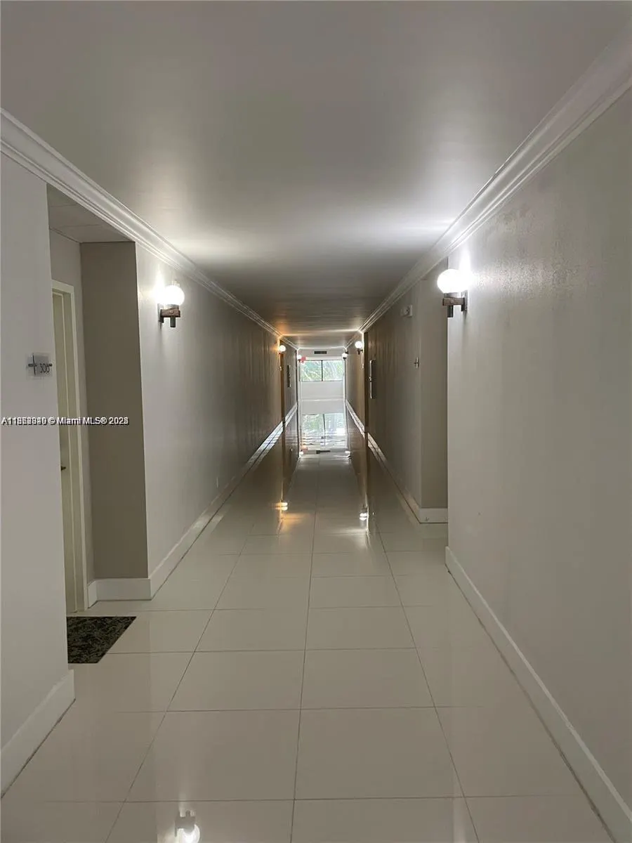 200 Lakeview Dr, #203