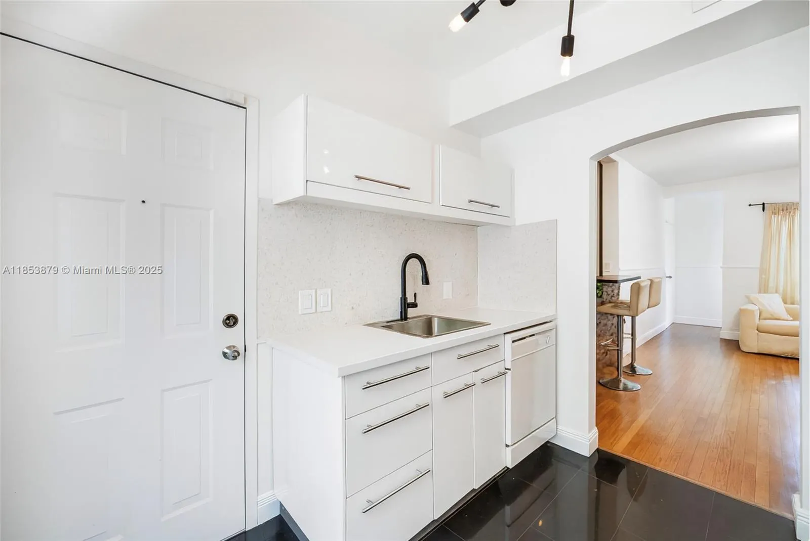 1521 Meridian Ave, #103