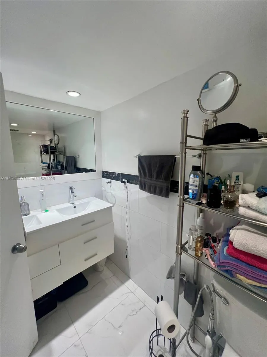 5838 Collins Ave, #14D