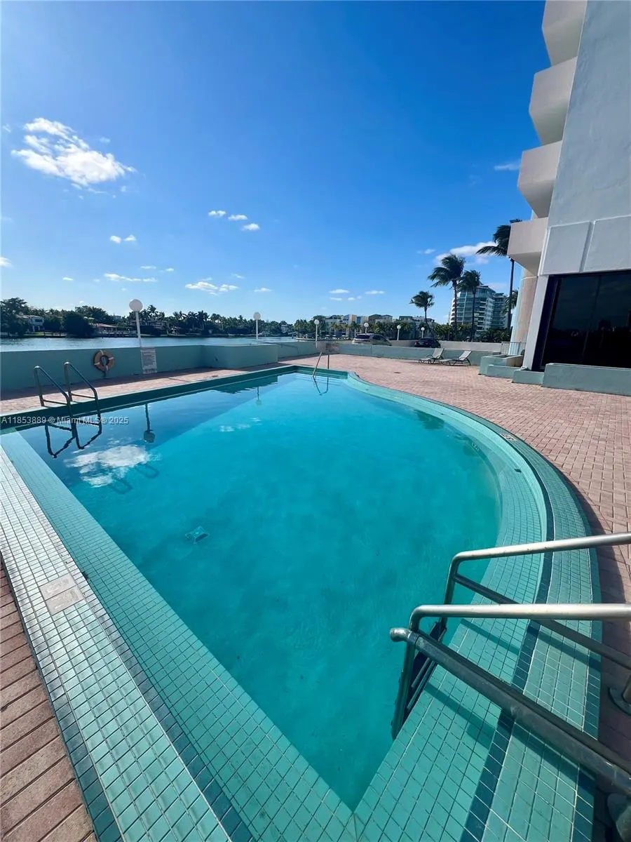 5838 Collins Ave, #14D