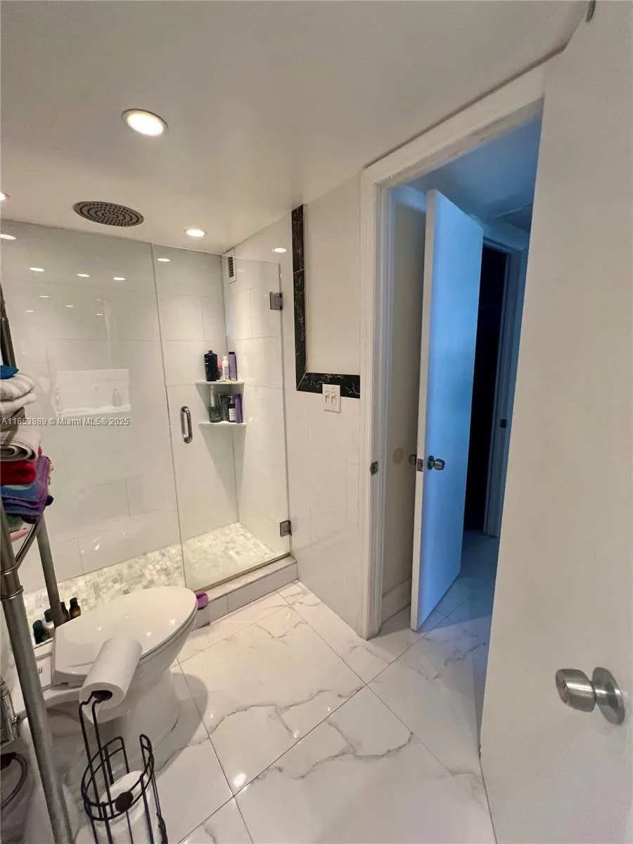 5838 Collins Ave, #14D