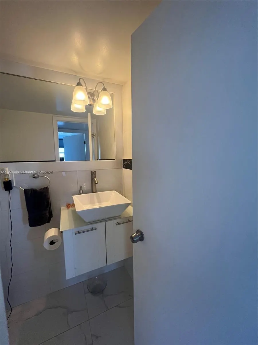 5838 Collins Ave, #14D