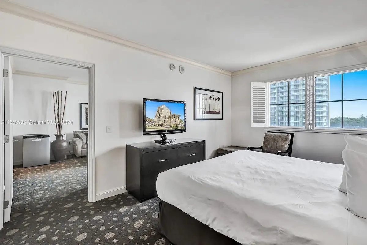 601 N Ft Lauderdale Beach Blvd, #903