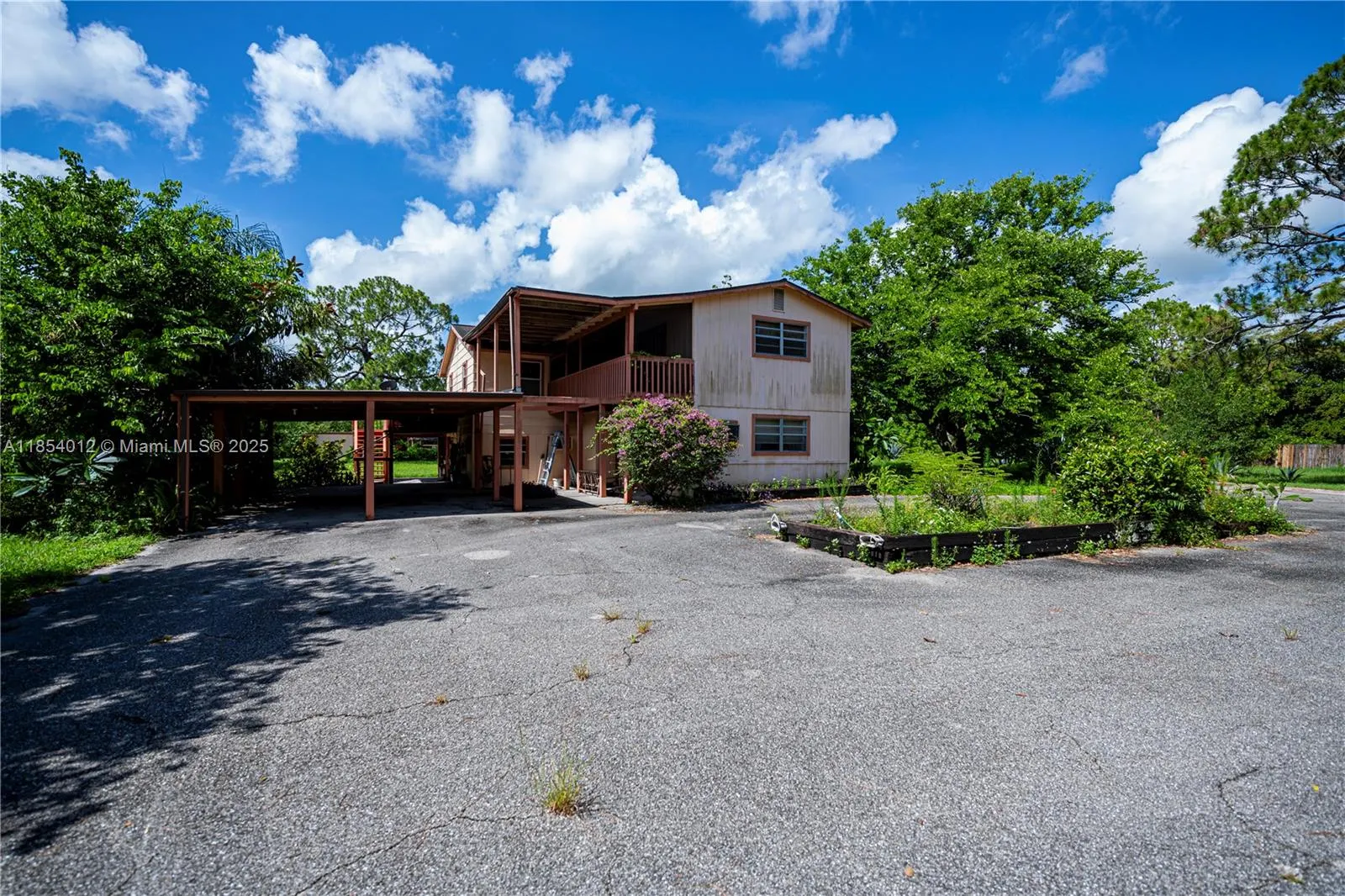 1200 Tampa Ave.